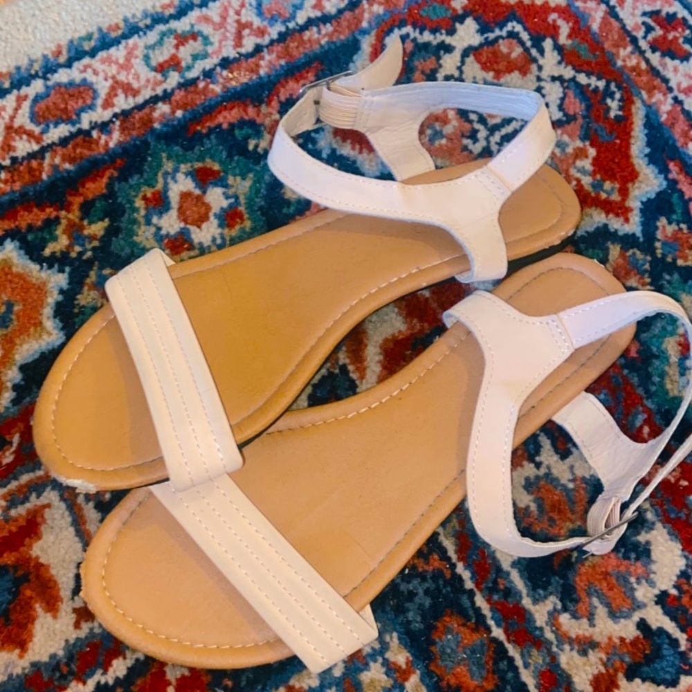 Size 7 lightweight summer sandals!